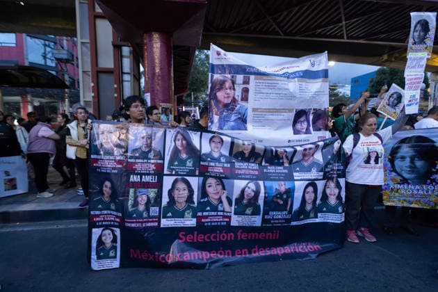 June 10, 2026, Mexico City, Mexico: Relatives of missing persons and search collectives took part in the Light Up the Search march from the rail station to the Banorte Stadium in Mexico City. The mobilization was part of a series of protests and actions organized in the context of the opening of the 2026 FIFA World Cup to draw attention to Mexico s disappearance crisis and demand truth, justice and effective search mechanisms. Mexico City Mexico - ZUMAl178 20260610_znp_l178_005 Copyright: xCristianxLeyvax
