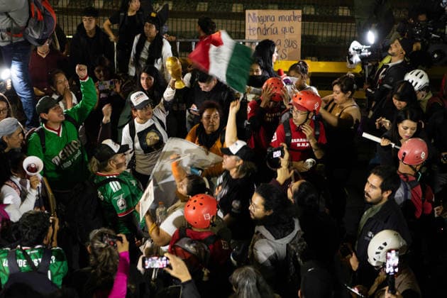 June 10, 2026, Mexico City, Mexico: Relatives of missing persons and search collectives took part in the Light Up the Search march from the rail station to the Banorte Stadium in Mexico City. The mobilization was part of a series of protests and actions organized in the context of the opening of the 2026 FIFA World Cup to draw attention to Mexico s disappearance crisis and demand truth, justice and effective search mechanisms. Mexico City Mexico - ZUMAl178 20260610_znp_l178_048 Copyright: xCristianxLeyvax