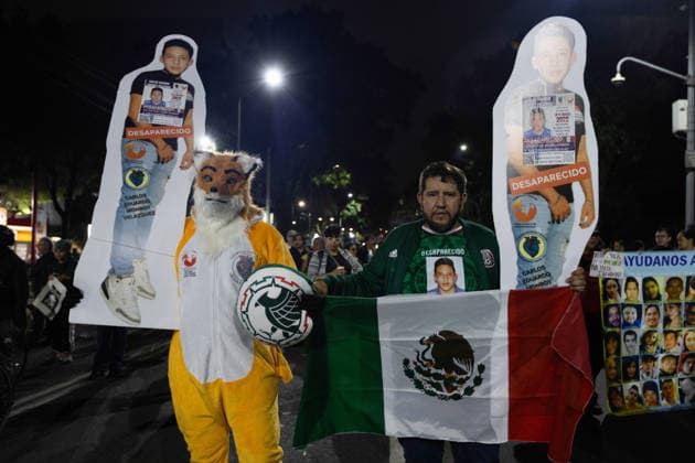 June 10, 2026, Mexico City, Mexico: Relatives of missing persons and search collectives took part in the Light Up the Search march from the rail station to the Banorte Stadium in Mexico City. The mobilization was part of a series of protests and actions organized in the context of the opening of the 2026 FIFA World Cup to draw attention to Mexico s disappearance crisis and demand truth, justice and effective search mechanisms. Mexico City Mexico - ZUMAl178 20260610_znp_l178_031 Copyright: xCristianxLeyvax