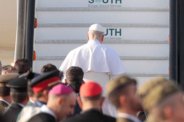 Pope Leo XIV bids farewell to Barcelona and heads to Las Palmas de Gran Canaria Pope Leo XIV during his farewell to Barcelona, at the Josep Tarradellas Barcelona El Prat International Airport, on June 11, 2026, in Barcelona, Catalonia Spain The Pontiff leaves Barcelona after having performed 7 acts between June 9 and 10 and heads to the last stage of his apostolic journey to Spain in the Canary Islands where he will be on June 11 and 12 11 JUNE 2026 Kike Rincó Barcelona, Catalonia Barcelona, Catalonia Spain  Copyright: xKikexRinconx 7587643