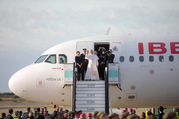 Pope Leo XIV bids farewell to Barcelona and heads to Las Palmas de Gran Canaria Pope Leo XIV during his farewell to Barcelona, at the Josep Tarradellas Barcelona El Prat International Airport, on June 11, 2026, in Barcelona, Catalonia Spain The Pontiff leaves Barcelona after having performed 7 acts between June 9 and 10 and heads to the last stage of his apostolic journey to Spain in the Canary Islands where he will be on June 11 and 12 11 JUNE 2026 Kike Rincó Barcelona, Catalonia Barcelona, Catalonia Spain  Copyright: xKikexRinconx 7587651