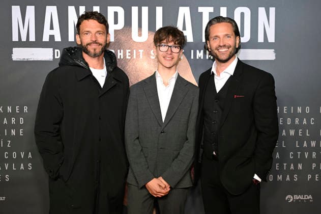 Arnaud Binard, Juraj Koci und Ludek Tvrdy bei der Premiere des Kinofilms Manipulation im City Kino. München, 10.06.2026 *** Arnaud Binard, Juraj Koci and Ludek Tvrdy at the premiere of the feature film Manipulation at City Kino Munich, 10 06 2026 Foto:xR.xHeinex xFuturexImagex manipulation_6603