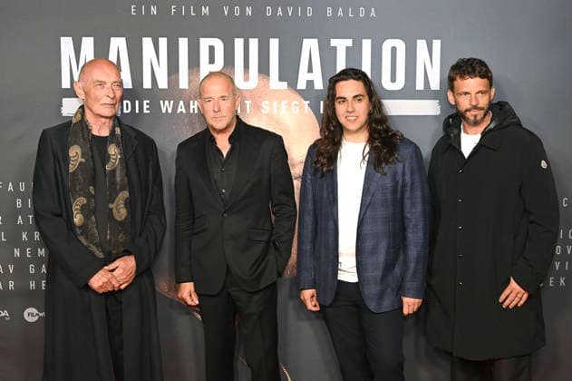 James Faulkner, Heino Ferch, David Balda und Arnaud Binard bei der Premiere des Kinofilms Manipulation im City Kino. München, 10.06.2026 *** James Faulkner, Heino Ferch, David Balda and Arnaud Binard at the premiere of the movie Manipulation at City Kino Munich, 10 06 2026 Foto:xR.xHeinex xFuturexImagex manipulation_6604