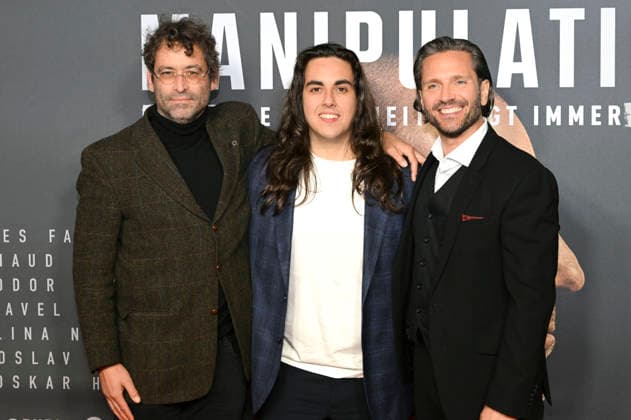 Kajetan Pisarovic, David Balda und Ludek Tvrdy bei der Premiere des Kinofilms Manipulation im City Kino. München, 10.06.2026 *** Kajetan Pisarovic, David Balda and Ludek Tvrdy at the premiere of the movie Manipulation at City Kino Munich, 10 06 2026 Foto:xR.xHeinex xFuturexImagex manipulation_6618