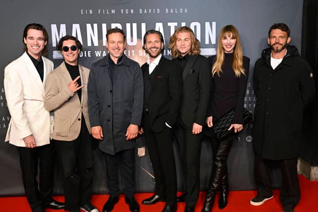 Vojtech Babista, Jakob Moulis, Pawel Lawrynowicz, Ludek Tvrdy, Radoslav Gavlas, Pavlina Nemcova und Arnaud Binard bei der Premiere des Kinofilms Manipulation im City Kino. München, 10.06.2026 *** Vojtech Babista, Jakob Moulis, Pawel Lawrynowicz, Ludek Tvrdy, Radoslav Gavlas, Pavlina Nemcova and Arnaud Binard at the premiere of the feature film Manipulation at City Kino Munich, 10 06 2026 Foto:xR.xHeinex xFuturexImagex manipulation_6632