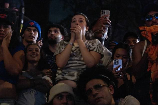June 10, 2026, New York, New York, USA: Crowds gather outside in the West Village to watch projections of game 4 of the NBA finals. The city erupted in excitement and cheers as the Knicks win their third game of the series with a dramatic comeback in the fourth quarter and a final score of 107-106. New York USA - ZUMAp288 20260610_znp_p288_031 Copyright: xSyndixPilarx