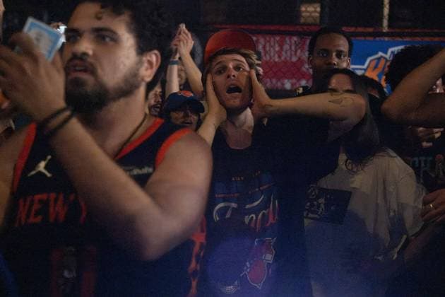 June 10, 2026, New York, New York, USA: Crowds gather outside in the West Village to watch projections of game 4 of the NBA finals. The city erupted in excitement and cheers as the Knicks win their third game of the series with a dramatic comeback in the fourth quarter and a final score of 107-106. New York USA - ZUMAp288 20260610_znp_p288_035 Copyright: xSyndixPilarx
