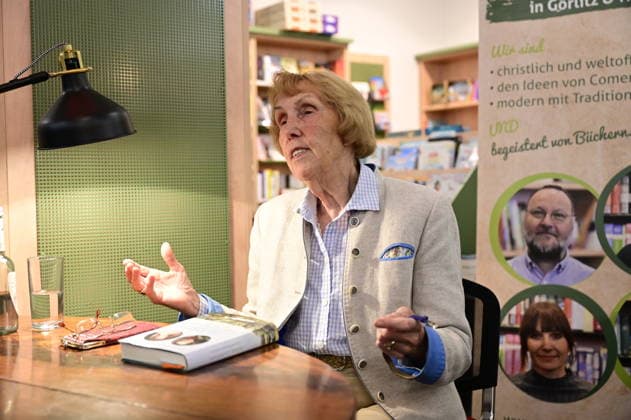 Dagmar von Gersdorff präsentiert ihre außergewöhnliche Biografie über Fürst Pückler Alle Schönheit, aller Zauber. Lucie und Hermann von Pückler in der Comenius-Buchhandlung. Görlitz, 10.06.2026 *** Dagmar von Gersdorff presents her extraordinary biography of Prince Pückler All beauty, all magic Lucie and Hermann von Pückler in the Comenius bookshop in Görlitz, 10 06 2026 Copyright: xMatthiasxWehnertx