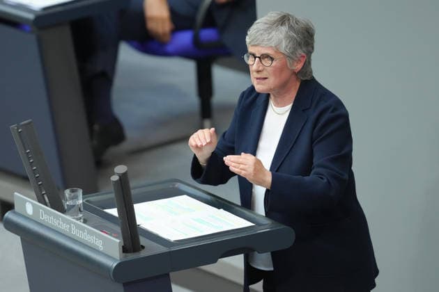 Deutscher Bundestag, 83. Plenarsitzung Britta Hasselmann (Gruene) im Portrait mit energischer Gestik bei ihrer Rede nach der Regierungserklaerung bei der 83. Sitzung des Deutschen Bundestag in Berlin, 11.06.2026 Berlin Berlin Deutschland *** German Bundestag, 83 Plenary Session Britta Hasselmann Gruene in portrait with energetic gestures during her speech after the government declaration at the 83rd session of the German Bundestag in Berlin, 11 06 2026 Berlin Berlin Germany
