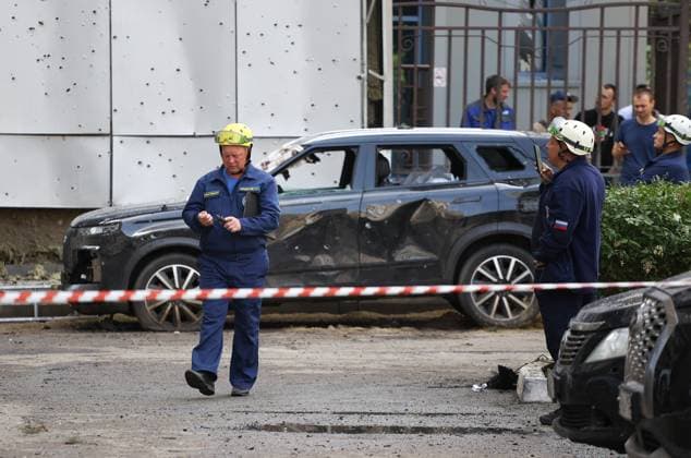 Russia Ukraine Drone Attack 9187648 11.06.2026 Emergency personnel work near an apartment building that was struck in a reported Ukrainian drone attack in the course of Russia s military operation in Ukraine, in Krasnodar, Russia. Vitaly Timkiv Sputnik Krasnodar Russia  Copyright: xVitalyxTimkivx