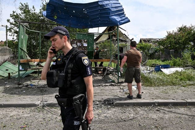 RECORD DATE NOT STATED Russians Hit Zaporizhzhia With KAB Bombs - Ukraine CAUTION, SENSITIVE CONTENT. Medics examine the body of a man killed in a Russian strike with guided aerial bombs at a public transport stop in the settlement of Balabyne, Zaporizhzhia region, Ukraine, on June 7, 2026. Russian forces attacked the settlement with guided aerial bombs (KABs), which struck near the public transport stop. Three people were killed and at least five others were injured in the attack. Private homes were also damaged Photo by Dmytro Smolienko Ukrinform ABACAPRESS.COM Zaporizhzhia region Ukraine  Copyright: xSmoliyenkoxDmytro Ukrinform ABACAx