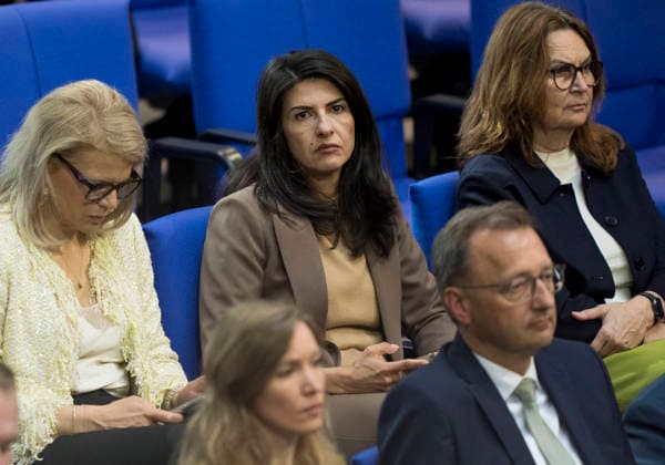 Berlin, Deutschland, 11.06.2026: Abgeordnete während der 83. Sitzung des Deutschen Bundestages im Plenarsaal des Reichstagsgebäudes. Foto: Serap Güler (CDU) *** Berlin, Germany, 11 06 2026 Members during the 83rd session of the German Bundestag in the plenary chamber of the Reichstag building Photo Serap Güler CDU Copyright: HMBxMedia xMarcoxBader