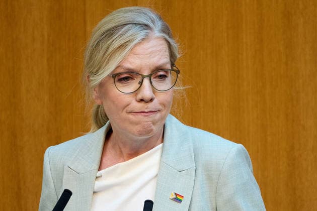 - Wien 11.06.2026 - Debatte Budget Österreichisches Parlament - Der Nationalrat trat heute im Hohen Haus zu einer regluären Nationalratssitzung zusammen. Haupthema war die gestrige Budgetrede des Finanzministers und die Debatte darüber. PHOTO: am Rednerpult Grünen Chefin Leonore Gewessler. Vienna (AUSTRIA) - Austrian Parliament National Council session - The National Council met today in Parliament for a regular National Council session. The topic of the plenary session was the Budget Speech by the Austrian Minister of Finance. Budget, Finanzen, Staatsfinanzen, Geld, Steuern, Ausgaben, Einnahmen, Regierung, echtes Dopelbudet 2027 28 , 2028, Schulden, Nationalratssitzung, Nationalrat SItzung Debatte zu Budgetpräsentation *** Vie 