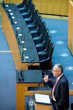 - Wien 11.06.2026 - Debatte Budget Österreichisches Parlament - Der Nationalrat trat heute im Hohen Haus zu einer regluären Nationalratssitzung zusammen. Haupthema war die gestrige Budgetrede des Finanzministers und die Debatte darüber. PHOTO: Finanzminister Markus Marterbauer (SPÖ) auf der Regierungsbank.. Vienna (AUSTRIA) - Austrian Parliament National Council session - The National Council met today in Parliament for a regular National Council session. The topic of the plenary session was the Budget Speech by the Austrian Minister of Finance. Budget, Finanzen, Staatsfinanzen, Geld, Steuern, Ausgaben, Einnahmen, Regierung, echtes Dopelbudet 2027 28 , 2028, Schulden, Nationalratssitzung, Nationalrat SItzung Debatte zu Budgetprä 