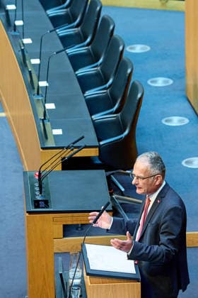 - Wien 11.06.2026 - Debatte Budget Österreichisches Parlament - Der Nationalrat trat heute im Hohen Haus zu einer regluären Nationalratssitzung zusammen. Haupthema war die gestrige Budgetrede des Finanzministers und die Debatte darüber. PHOTO: Finanzminister Markus Marterbauer (SPÖ) auf der Regierungsbank.. Vienna (AUSTRIA) - Austrian Parliament National Council session - The National Council met today in Parliament for a regular National Council session. The topic of the plenary session was the Budget Speech by the Austrian Minister of Finance. Budget, Finanzen, Staatsfinanzen, Geld, Steuern, Ausgaben, Einnahmen, Regierung, echtes Dopelbudet 2027 28 , 2028, Schulden, Nationalratssitzung, Nationalrat SItzung Debatte zu Budgetprä 
