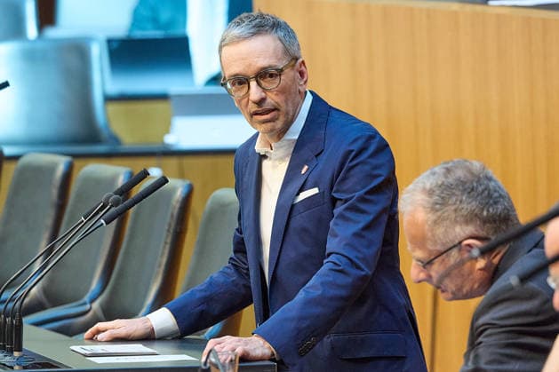 - Wien 11.06.2026 - Debatte Budget Österreichisches Parlament - Der Nationalrat trat heute im Hohen Haus zu einer regluären Nationalratssitzung zusammen. Haupthema war die gestrige Budgetrede des Finanzministers und die Debatte darüber. PHOTO: Finanzminister Markus Marterbauer (SPÖ) auf der Regierungsbank. FPÖ-Bundesparteiobmann Herbert Kickl (L) am Rednerpult. Vienna (AUSTRIA) - Austrian Parliament National Council session - The National Council met today in Parliament for a regular National Council session. The topic of the plenary session was the Budget Speech by the Austrian Minister of Finance. Budget, Finanzen, Staatsfinanzen, Geld, Steuern, Ausgaben, Einnahmen, Regierung, echtes Dopelbudet 2027 28 , 2028, Schulden, Nationa 