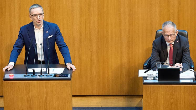 - Wien 11.06.2026 - Debatte Budget Österreichisches Parlament - Der Nationalrat trat heute im Hohen Haus zu einer regluären Nationalratssitzung zusammen. Haupthema war die gestrige Budgetrede des Finanzministers und die Debatte darüber. PHOTO: Finanzminister Markus Marterbauer (SPÖ) auf der Regierungsbank. FPÖ-Bundesparteiobmann Herbert Kickl (L) am Rednerpult. Vienna (AUSTRIA) - Austrian Parliament National Council session - The National Council met today in Parliament for a regular National Council session. The topic of the plenary session was the Budget Speech by the Austrian Minister of Finance. Budget, Finanzen, Staatsfinanzen, Geld, Steuern, Ausgaben, Einnahmen, Regierung, echtes Dopelbudet 2027 28 , 2028, Schulden, Nationa 