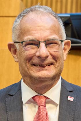 - Wien 11.06.2026 - Debatte Budget Österreichisches Parlament - Der Nationalrat trat heute im Hohen Haus zu einer regluären Nationalratssitzung zusammen. Haupthema war die gestrige Budgetrede des Finanzministers und die Debatte darüber. PHOTO: Finanzminister Markus Marterbauer (SPÖ) auf der Regierungsbank. Vienna (AUSTRIA) - Austrian Parliament National Council session - The National Council met today in Parliament for a regular National Council session. The topic of the plenary session was the Budget Speech by the Austrian Minister of Finance. Budget, Finanzen, Staatsfinanzen, Geld, Steuern, Ausgaben, Einnahmen, Regierung, echtes Dopelbudet 2027 28 , 2028, Schulden, Nationalratssitzung, Nationalrat SItzung Debatte zu Budgetprä 
