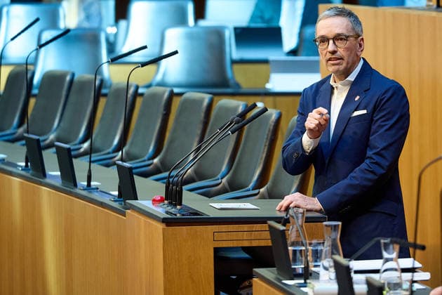 - Wien 11.06.2026 - Debatte Budget Österreichisches Parlament - Der Nationalrat trat heute im Hohen Haus zu einer regluären Nationalratssitzung zusammen. Haupthema war die gestrige Budgetrede des Finanzministers und die Debatte darüber. PHOTO: FPÖ-Bundesparteiobmann Herbert Kickl am Rednerpult. Vienna (AUSTRIA) - Austrian Parliament National Council session - The National Council met today in Parliament for a regular National Council session. The topic of the plenary session was the Budget Speech by the Austrian Minister of Finance. Budget, Finanzen, Staatsfinanzen, Geld, Steuern, Ausgaben, Einnahmen, Regierung, echtes Dopelbudet 2027 28 , 2028, Schulden, Nationalratssitzung, Nationalrat SItzung Debatte zu Budgetpräsentation *** 