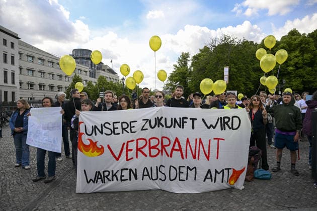 Demonstrators protest healthcare cuts in Berlin by smashing hospital beds BERLIN, GERMANY - JUNE 11: Members of the Berlin Hospital Association and the ver.di trade union take part in the Save the Clinics Now protest in front of the Brandenburg Gate in Berlin, Germany, on June 11, 2026, where an excavator symbolically smashes two hospital beds to protest planned cuts to hospital services. Halil Sagirkaya Anadolu Berlin Germany. Editorial use only. Please get in touch for any other usage.  Copyright: x2026xAnadoluxHalilxSagirkayax