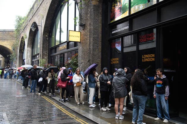 Harry Styles Popup Shop Launch at Borough Yards, London, UK - 11 June 2026 Fans queue up and pose for photos at the launch of Harry Styles Popup shop in Borough Yards, London, England, UK on Thursday 11 June 2026 ahead of the singer s first show at Wembley Stadium on Friday 12th June and will run throughout his 12 date residency at Wembley Stadium as part of his Together, Together World Tour., Credit:Justin Ng Avalon UK, England, London, Borough Yards  Copyright: xJustinxNgx xAvalonx 1109467994