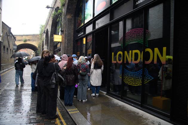 Harry Styles Popup Shop Launch at Borough Yards, London, UK - 11 June 2026 Fans queue up and pose for photos at the launch of Harry Styles Popup shop in Borough Yards, London, England, UK on Thursday 11 June 2026 ahead of the singer s first show at Wembley Stadium on Friday 12th June and will run throughout his 12 date residency at Wembley Stadium as part of his Together, Together World Tour., Credit:Justin Ng Avalon UK, England, London, Borough Yards  Copyright: xJustinxNgx xAvalonx 1109468449