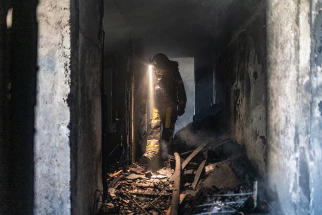 Firefighters respond after drone strike hits residential building in Druzhkivka DRUZHKIVKA, UKRAINE - JUNE 11: Ukrainian firefighters extinguish a fire, while under constant threat from drones, following a Russian drone strike on a residential building in Druzhkivka, Ukraine, on June 11, 2026. Diego Herrera Carcedo Anadolu Druzhkivka Ukraine. Editorial use only. Please get in touch for any other usage.  Copyright: x2026xAnadoluxDiegoxHerreraxCarcedox