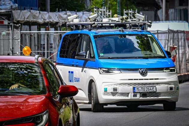 Erste Realfahrt eines autonomen Fahrzeugs unter Level-4-Bedingungen ** NUR FÜR REDAKTIONELLE ZWECKE ** EDITORIAL USE ONLY **<p>Erste Realfahrt eines autonomen Fahrzeugs unter Level-4-Bedingungen mit Verkehrssenatorin Ute Bonde, Autonomses Fahrzeug Edgar der TU München, fotografiert am 10.06.2026 in Berlin. Berlin Berlin Berlin Copyright: MaurizioxGambarini *** First real drive of an autonomous vehicle under Level 4 conditions FOR EDITORIAL PURPOSES ONLY EDITORIAL USE ONLY p First real drive of an autonomous vehicle under Level 4 conditions with transport senator Ute Bonde, autonomous vehicle Edgar from TU Munich, photographed on 10 06 2026 in Berlin Berlin Berlin Berlin Copyright MaurizioxGambarini Copyright: MaurizioxGambarini doc868py01o5hd1dqg6qtnf ,EDITORIAL USE ONLY