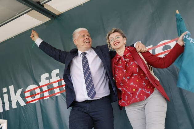 BKG Geschäftsführer Marc Schreiner, Vorsitzende des Vorstands Brit Ismer, Deutschland, Berlin, Platz des 18. März am Brandenburger Tor, Krankenhausversorgung darf nicht kaputtgespart werden!Kundgebung der Berliner Krankenhäuser und von ver.di! *** BKG Managing Director Marc Schreiner, Chairwoman of the Board of Directors Brit Ismer, Germany, Berlin, Platz des 18 März am Brandenburger Tor, Hospital care must not be cut to the bone Rally of Berlin hospitals and ver di