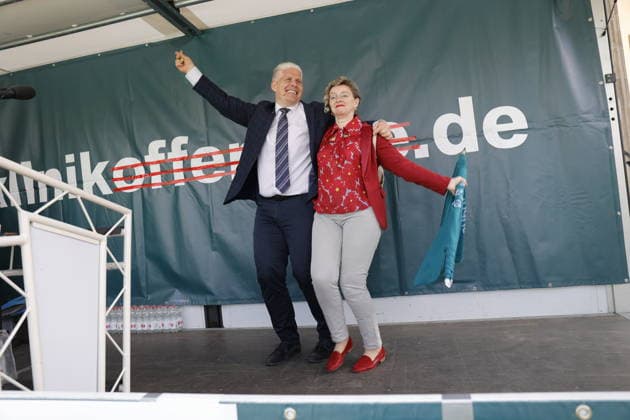 BKG Geschäftsführer Marc Schreiner, Vorsitzende des Vorstands Brit Ismer, Deutschland, Berlin, Platz des 18. März am Brandenburger Tor, Krankenhausversorgung darf nicht kaputtgespart werden!Kundgebung der Berliner Krankenhäuser und von ver.di! *** BKG Managing Director Marc Schreiner, Chairwoman of the Board of Directors Brit Ismer, Germany, Berlin, Platz des 18 März am Brandenburger Tor, Hospital care must not be cut to the bone Rally of Berlin hospitals and ver di