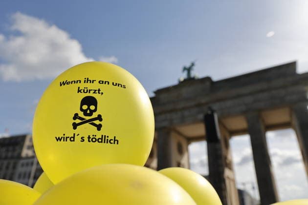 Deutschland, Berlin, Platz des 18. März am Brandenburger Tor, Krankenhausversorgung darf nicht kaputtgespart werden!Kundgebung der Berliner Krankenhäuser und von ver.di! *** Germany, Berlin, Platz des 18 März am Brandenburger Tor, Hospital care must not be cut back Rally by Berlin hospitals and ver di