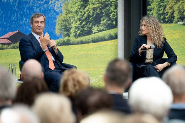 Talk 60 , Vertretung des Freistaates Bayern beim Bund Berlin, Talk 60 , Vertretung des Freistaates Bayern beim Bund, Melody Sucharewicz, Beraterin für politische Kommunikation und Strategie, Markus Söder, Ministerpräsident Bayern Berlin Berlin GER *** Talk 60 , Representation of the Free State of Bavaria to the Federal Government Berlin, Talk 60 , Representation of the Free State of Bavaria to the Federal Government, Melody Sucharewicz, Consultant for Political Communication and Strategy, Markus Söder, Minister President of Bavaria Berlin GER