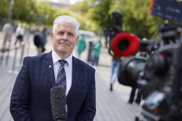 BKG Geschäftsführer Marc Schreiner, Deutschland, Berlin, Platz des 18. März am Brandenburger Tor, Krankenhausversorgung darf nicht kaputtgespart werden!Kundgebung der Berliner Krankenhäuser und von ver.di! *** BKG Managing Director Marc Schreiner, Germany, Berlin, Platz des 18 März am Brandenburger Tor, Hospital care must not be cut back Rally by Berlin hospitals and ver di