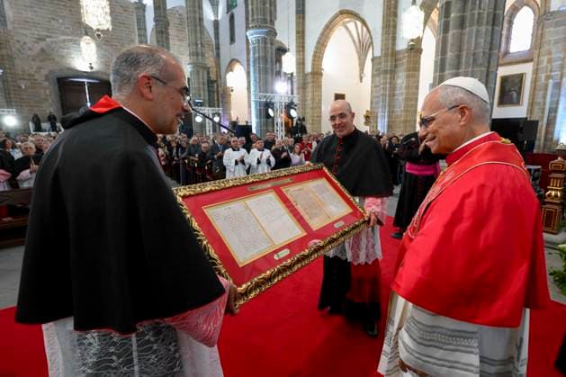 IPA85581550 - Spain, Vatican, June 11, 2026: Pope Leo XIV greets people during a meeting with bishops, priests, deacons, religious, seminarians, and pastoral workers in the Cathedral of Saint Anne in Las Palmas on the Canary Island of Gran Canaria, a place accustomed to the arrival of migrants,Photograph by VATICAN MEDIA Catholic Press Photo  Copyright: xVATICANxMEDIA CPPx xVATICANxMEDIA CPPx 85581550