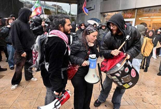 Antifa Protest Against Rassemblement National BRUSSELS, BELGIUM - JUNE 11: The anti-fascist movement Antifa is protesting against the visit of Jordan Bardella, the leader of France s Rassemblement National, who is coming to the Flemish Parliament at the invitation of Vlaams Belang.on June 11, 2026 in Brussels, Belgium, 11 06 2026 Brussels Belgium  Copyright: xBertxVanxDenxBrouckex