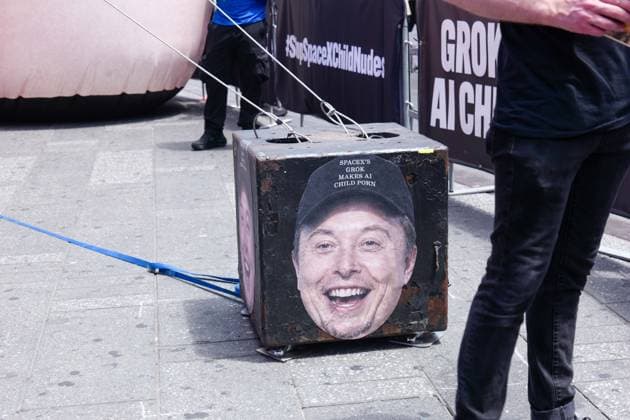 New York, NY- June 11th: A Giant Inflatable Sculpture of Elon Musk in Times Square Manhattan on June 11, displays the statement Ã¢â‚¬oeSpace XÃ¢â‚¬â ¢s Grok Makes AI Child PornÃ¢â‚¬Â.on June 11, 2026 Credit: Camara Porter USA  - ZUMAa123 20260611_zaa_a123_007 Copyright: xAdMediax