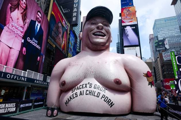 New York, NY- June 11th: A Giant Inflatable Sculpture of Elon Musk in Times Square Manhattan on June 11, displays the statement Ã¢â‚¬oeSpace XÃ¢â‚¬â ¢s Grok Makes AI Child PornÃ¢â‚¬Â?.on June 11, 2026 Credit: Camara Porter USA - ZUMAa123 20260611_zaa_a123_006 Copyright: xAdMediax