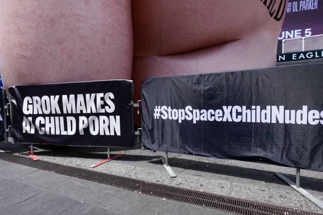 New York, NY- June 11th: A Giant Inflatable Sculpture of Elon Musk in Times Square Manhattan on June 11, displays the statement Ã¢â‚¬oeSpace XÃ¢â‚¬â ¢s Grok Makes AI Child PornÃ¢â‚¬Â.on June 11, 2026 Credit: Camara Porter USA - ZUMAa123 20260611_zaa_a123_008 Copyright: xAdMediax