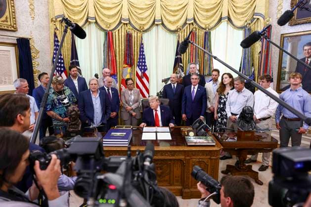 US President Donald Trump signs proclamation on commercial fishing US President Donald Trump speaks to reporters about restoring commercial fishing access to areas of the Pacific during a signing ceremony in the Oval Office of the White House in Washington, DC, USA, 11 June 2026. WASHINGTON DC United States  Copyright: xPool ABACAx