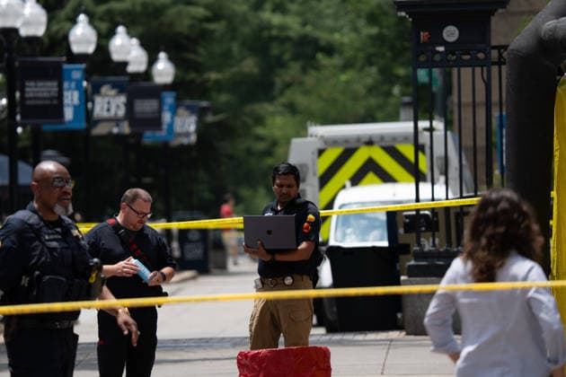 June 11, 2026, Washington, Dc, United States: Washington, D.C. fire fighters are decontaminated following a suspcious package incident near the Foggy Bottom Metro station in Washington, D.C. on June 11, 2026. Washington United States  - ZUMAl312 20260611_znp_l312_050 Copyright: xAndrewxLeydenx