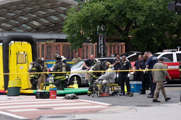 June 11, 2026, Washington, Dc, United States: Washington, D.C. fire fighters are decontaminated following a suspcious package incident near the Foggy Bottom Metro station in Washington, D.C. on June 11, 2026. Washington United States - ZUMAl312 20260611_znp_l312_046 Copyright: xAndrewxLeydenx