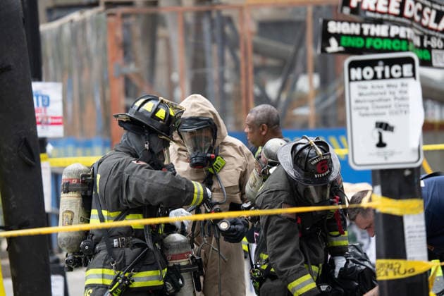June 11, 2026, Washington, Dc, United States: Washington, D.C. fire fighters are decontaminated following a suspcious package incident near the Foggy Bottom Metro station in Washington, D.C. on June 11, 2026. Washington United States - ZUMAl312 20260611_znp_l312_051 Copyright: xAndrewxLeydenx