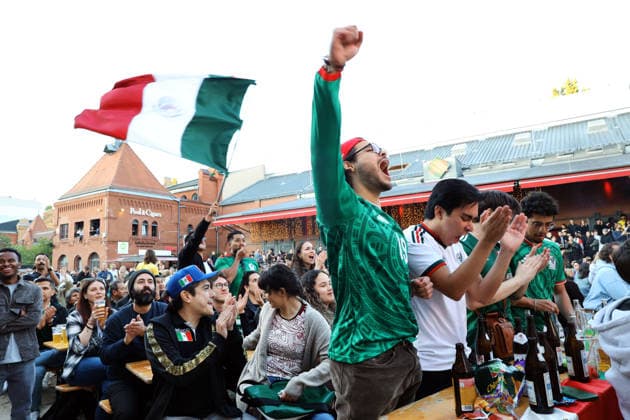 11.06.2026, Berlin - Deutschland. Fußball-WM der Männer, Eröffnungsspiel Mexiko gegen Südafrika, Kulturbrauerei im Prenzlauer Berg *** 11 06 2026, Berlin Germany Mens World Cup, opening match Mexico vs. South Africa, Kulturbrauerei in Prenzlauer Berg