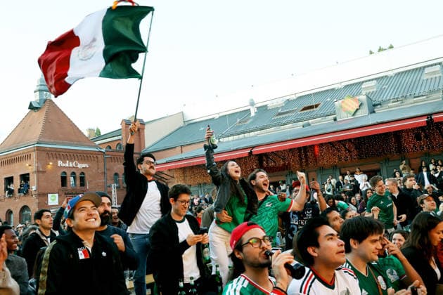 11.06.2026, Berlin - Deutschland. Fußball-WM der Männer, Eröffnungsspiel Mexiko gegen Südafrika, Kulturbrauerei im Prenzlauer Berg *** 11 06 2026, Berlin Germany Mens World Cup, opening match Mexico vs. South Africa, Kulturbrauerei in Prenzlauer Berg