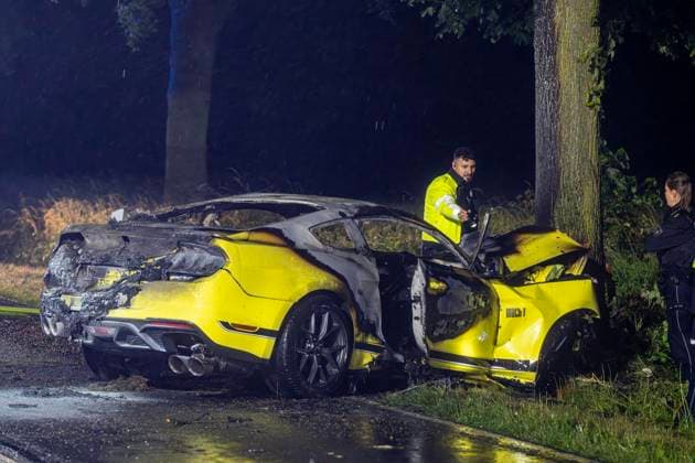 Tödlicher Unfall in Schravelen ** NUR FÜR REDAKTIONELLE ZWECKE ** EDITORIAL USE ONLY **<p>Ein verbrannter PKW der Marke Mustang steht am 11.6.2026 auf der Verbindungsstraße zwischen Kevelaer und Winnekendonk. Der Fahrer wurde eingeklemmt und verbrannte in seinem Fahrzeug. Foto : Arnulf Stoffel Funke Foto Services < p> Buntes Deutschland NRW Kevelaer Copyright: ArnulfxStoffel *** Fatal accident in Schravelen FOR EDITORIAL PURPOSES ONLY EDITORIAL USE ONLY p A burnt Mustang car stands on the connecting road between Kevelaer and Winnekendonk on 11 6 2026 The driver was trapped and burnt to death in his vehicle Photo Arnulf Stoffel Funke Foto Services p Colorful Germany NRW Kevelaer Copyright ArnulfxStoffel Copyright: ArnulfxStoffel doc868xf6ygeva190wcst2r ,EDITORIAL USE ONLY