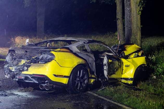 Tödlicher Unfall in Schravelen ** NUR FÜR REDAKTIONELLE ZWECKE ** EDITORIAL USE ONLY **<p>Ein verbrannter PKW der Marke Mustang steht am 11.6.2026 auf der Verbindungsstraße zwischen Kevelaer und Winnekendonk. Der Fahrer wurde eingeklemmt und verbrannte in seinem Fahrzeug. Foto : Arnulf Stoffel Funke Foto Services < p> Buntes Deutschland NRW Kevelaer Copyright: ArnulfxStoffel *** Fatal accident in Schravelen FOR EDITORIAL PURPOSES ONLY EDITORIAL USE ONLY p A burnt Mustang car stands on the connecting road between Kevelaer and Winnekendonk on 11 6 2026 The driver was trapped and burnt to death in his vehicle Photo Arnulf Stoffel Funke Foto Services p Colorful Germany NRW Kevelaer Copyright ArnulfxStoffel Copyright: ArnulfxStoffel doc868xf7dlee8cvquniic ,EDITORIAL USE ONLY
