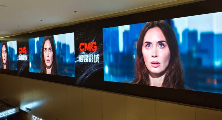 Movie Disclosure Day SHANGHAI, CHINA - JUNE 11, 2026 - The promotional video of the sci-fi film Disclosure Day , produced by the legendary American director Steven Spielberg, was looped in the CMG cinema in Shanghai, China on June 11, 2026. Shanghai Shanghai China  Copyright: xCFOTOx i1781225125686