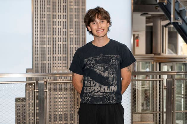 June 11, 2026, New York, New York, USA: JOHNNY ORLANDO visits the Empire State Building in New York to celebrate the release of his new album, Songs for Young Lovers. 11 June 2026 New York USA  - ZUMAa265 20260611_zep_a265_001 Copyright: xEricxAcquayex