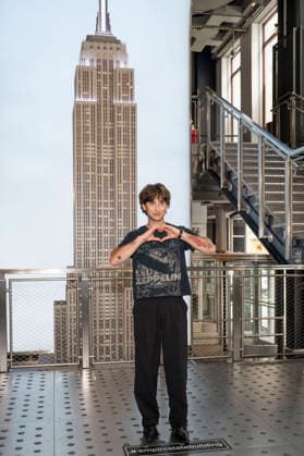 June 11, 2026, New York, New York, USA: JOHNNY ORLANDO visits the Empire State Building in New York to celebrate the release of his new album, Songs for Young Lovers. 11 June 2026 New York USA  - ZUMAa265 20260611_zep_a265_004 Copyright: xEricxAcquayex