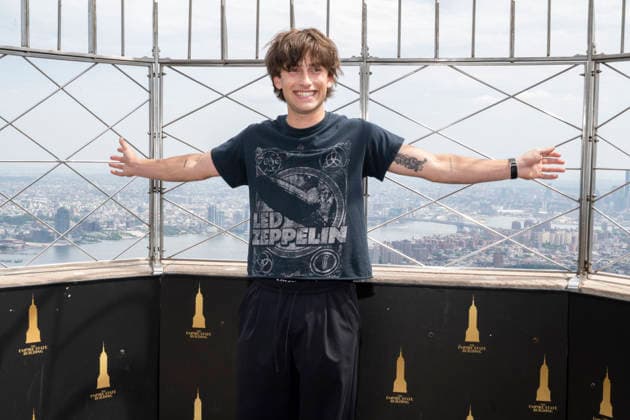 June 11, 2026, New York, New York, USA: JOHNNY ORLANDO visits the Empire State Building in New York to celebrate the release of his new album, Songs for Young Lovers. 11 June 2026 New York USA  - ZUMAa265 20260611_zep_a265_017 Copyright: xEricxAcquayex